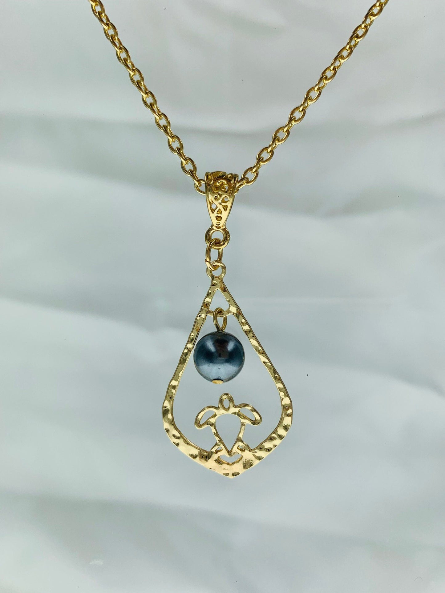 Turtle Teardrop : Hamilton Gold Necklace with Shell Pearls