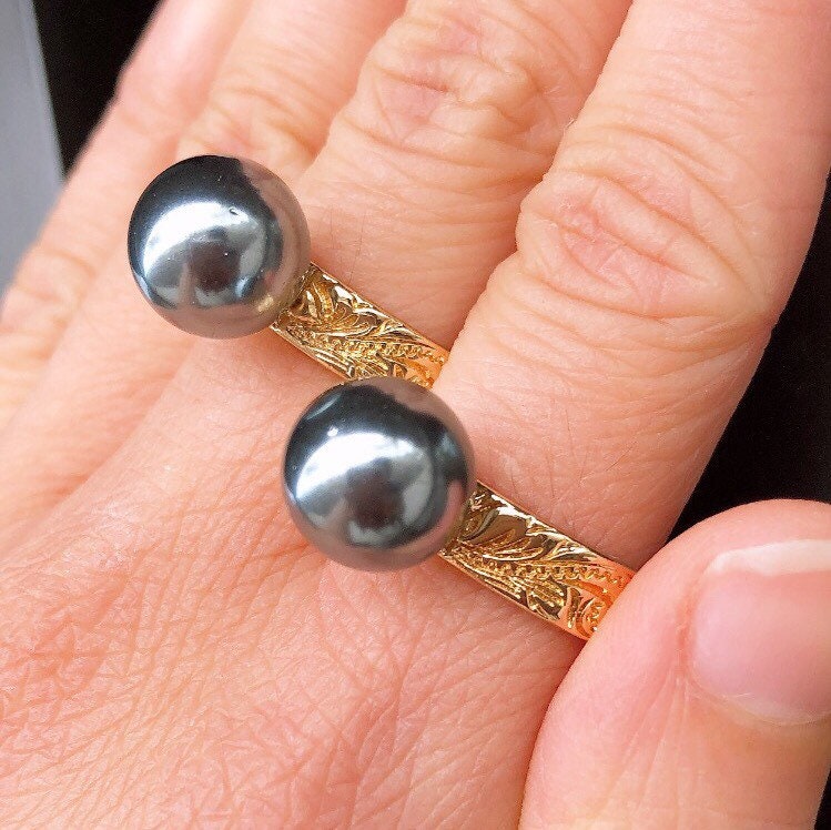 Hawaiian Hamilton Gold Ring with Grey black shell pearl