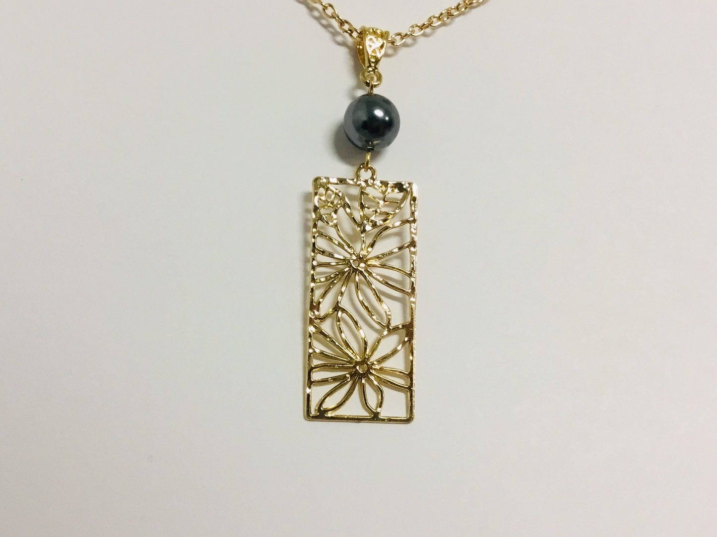 Hawaiian Tiare Flower Rectangle : Hamilton Gold Necklace with Shell Pearls