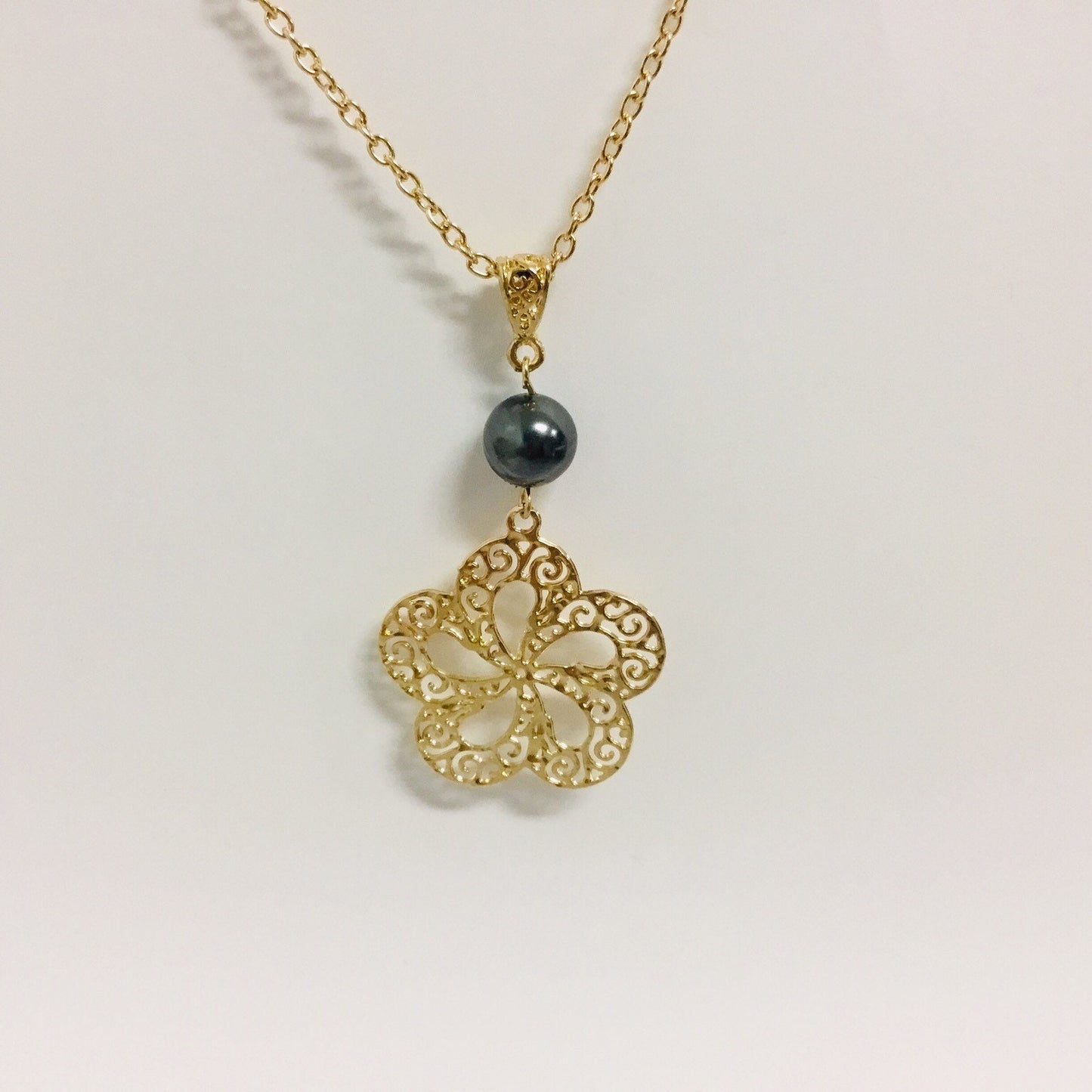 Spiral Hibiscus Flower : Hamilton Gold Necklace with Shell Pearls