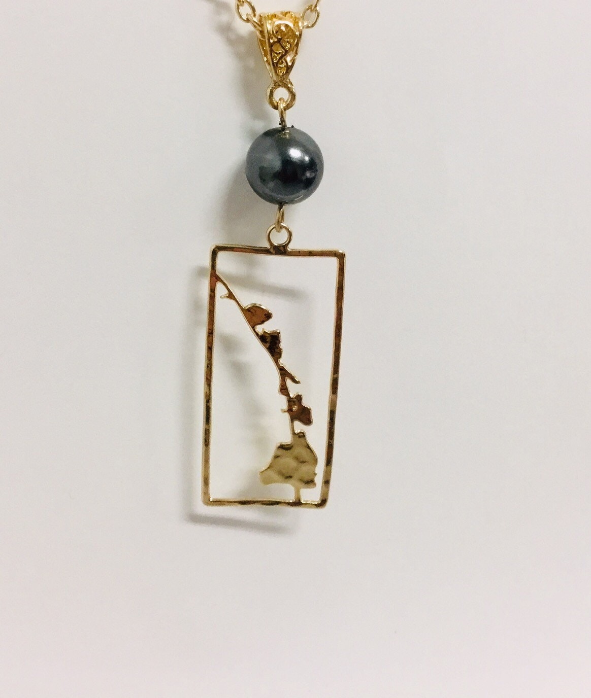 Hawaiian State Island Rectangle Design : Hamilton Gold Necklace with Shell Pearls