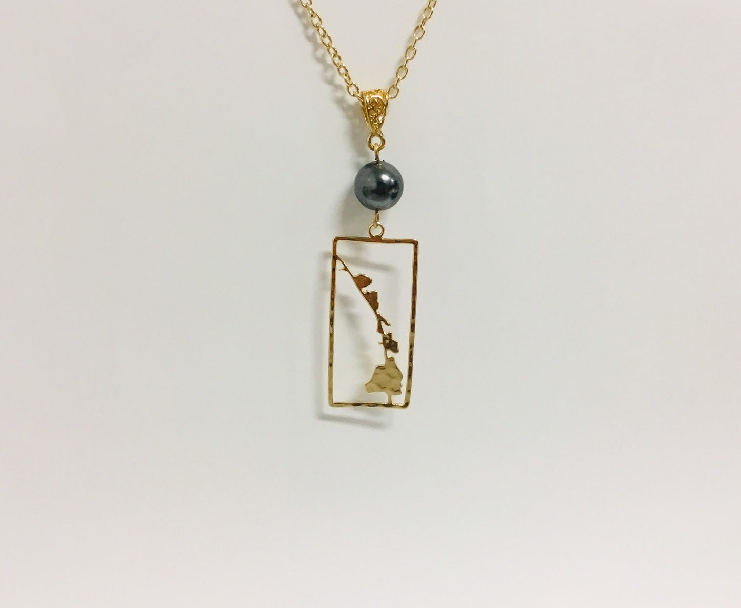 Hawaiian State Island Rectangle Design : Hamilton Gold Necklace with Shell Pearls