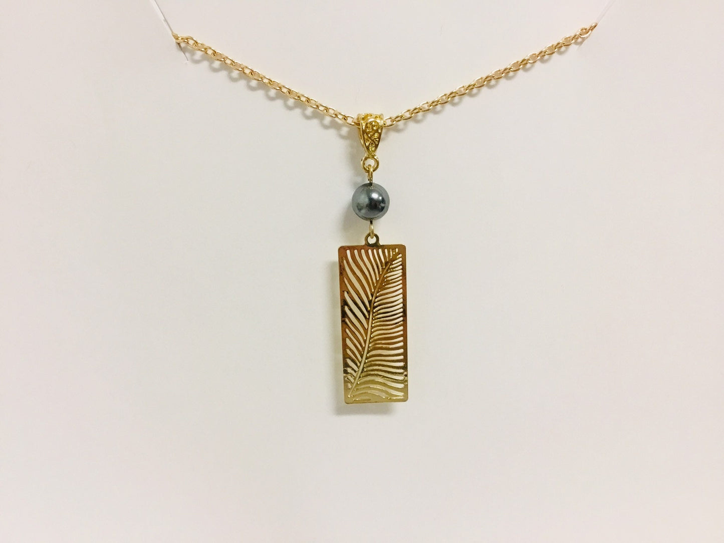 Tropical Palm Frond Leafs : Hamilton Gold Necklace with Shell Pearls