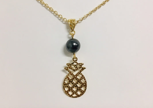 Small Pineapple : Hamilton Gold Necklace with Shell Pearls