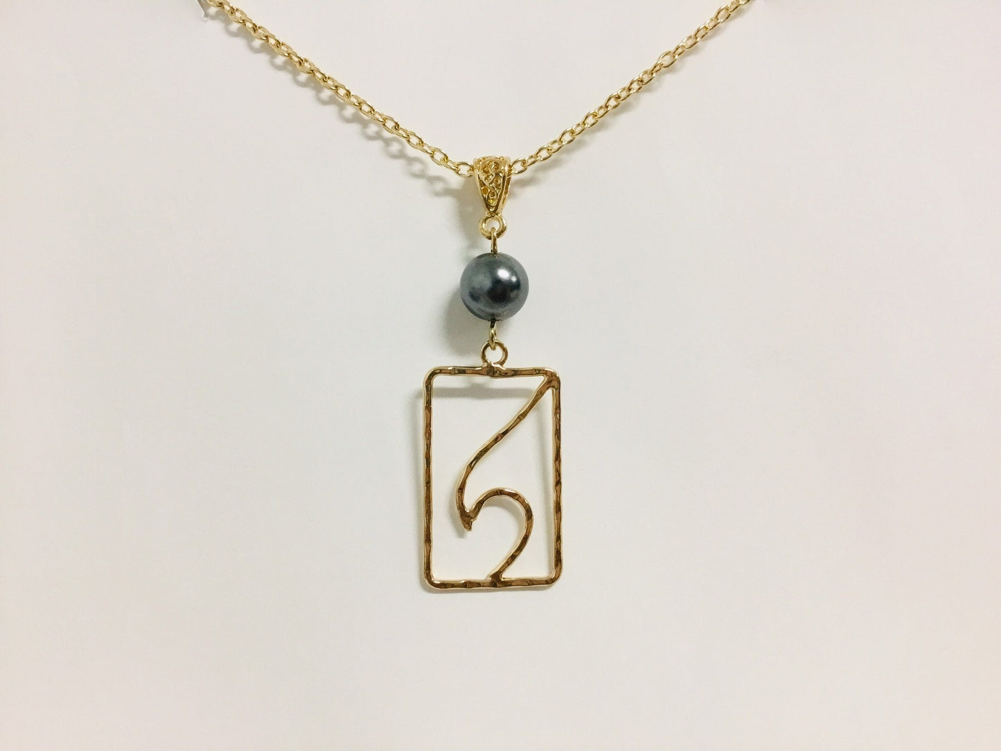 Rectangle Wave : Hamilton Gold Necklace with Shell Pearls