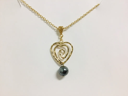 Heart Piko: Hamilton Gold Necklace with Shell Pearls