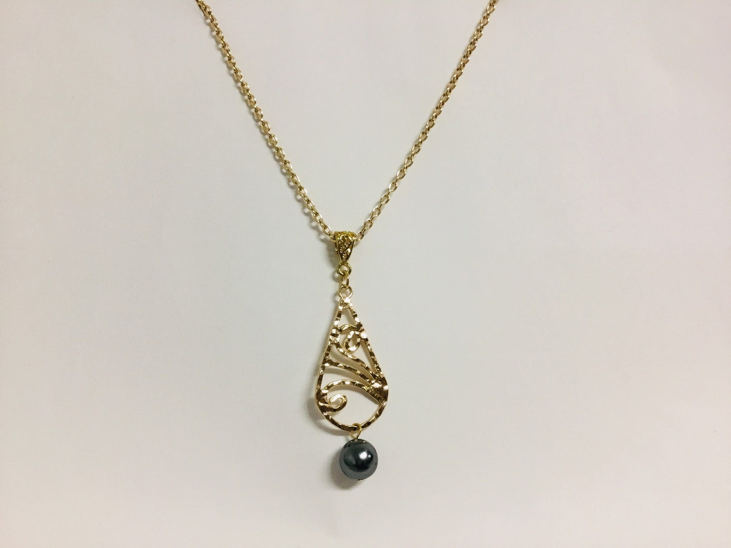 Teardrop Breeze/Wind Spiral : Hamilton Gold Necklace with Shell Pearls