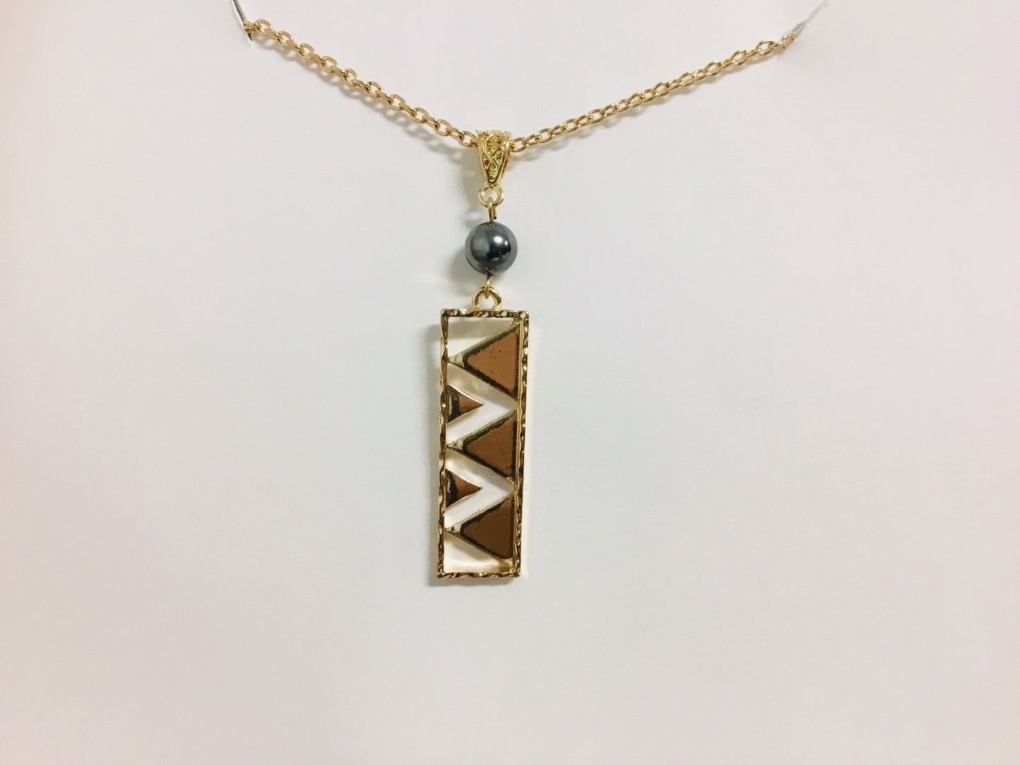 Mauna Kea: Hamilton Gold Necklace with Shell Pearls