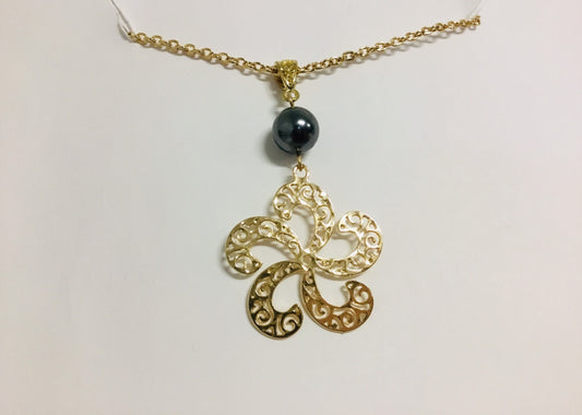 Spiraling Tropical Tiare Flower : Hamilton Gold Necklace with Shell Pearls