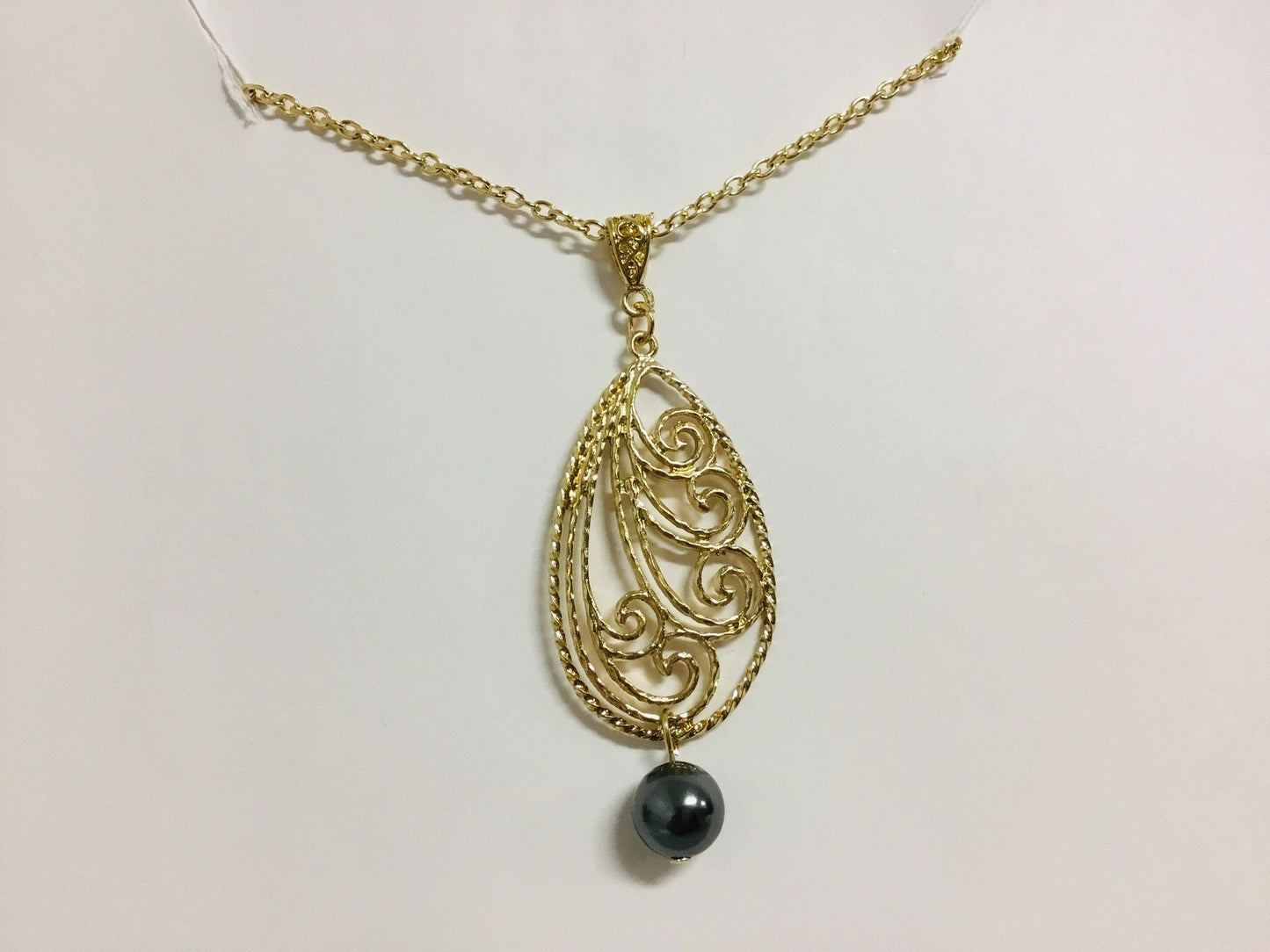 Spiral Wind : Hamilton Gold Necklace with Shell Pearls