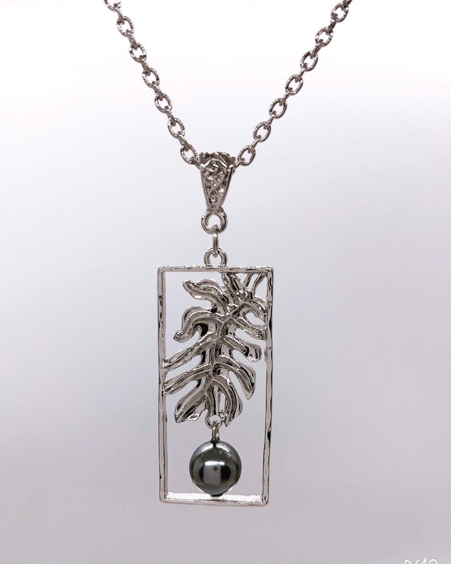 Hawaiian Ulu Tropical Leaf Design  : Hamilton Silver Necklace with Shell Pearls