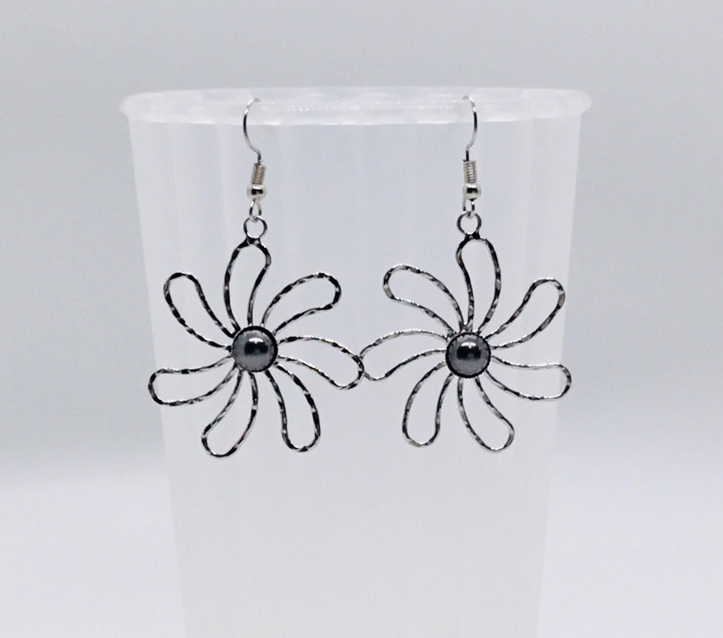 Tropical Tiare Flower Earring : Hamilton Silver Earring with Black Shell Pearls