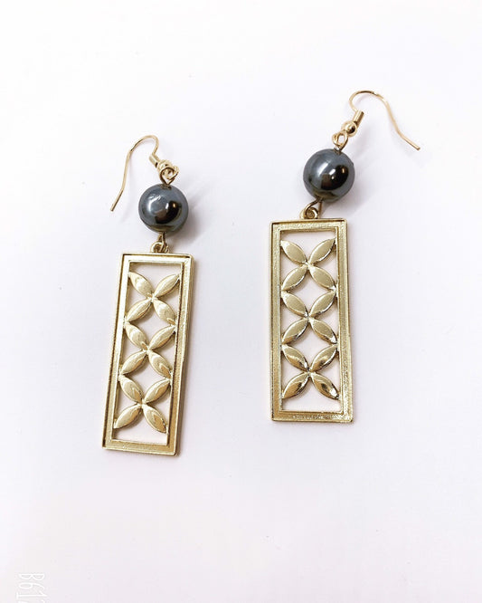 Three Flower Design : Hamilton Gold Earring with  Shell Pearls