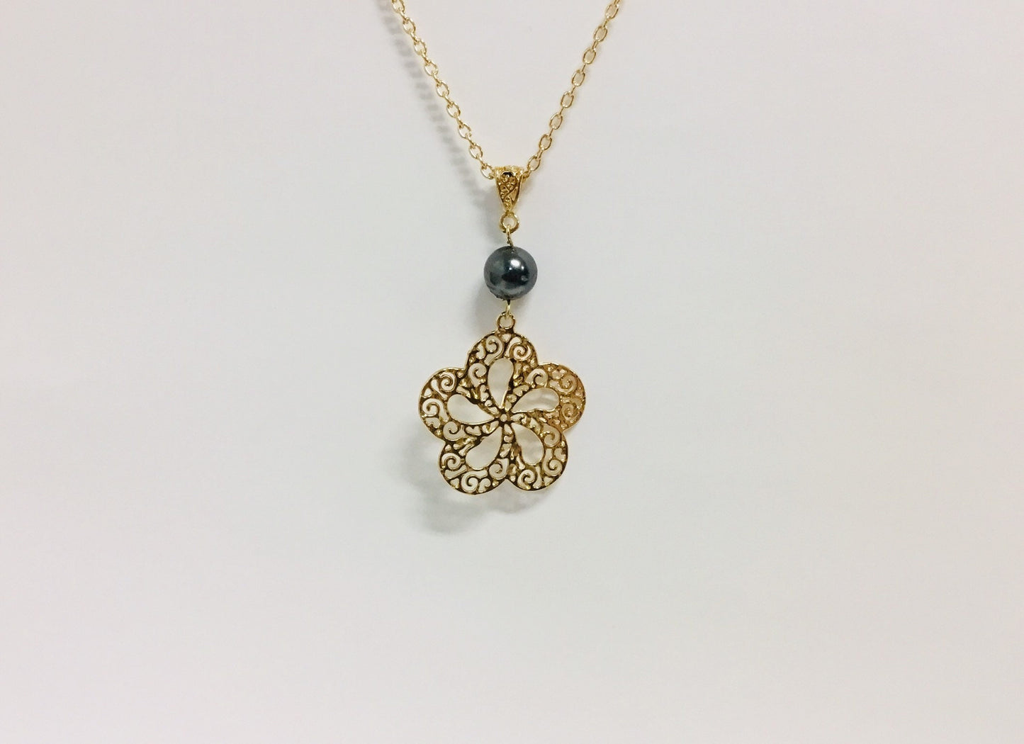 Spiral Hibiscus Flower : Hamilton Gold Necklace with Shell Pearls