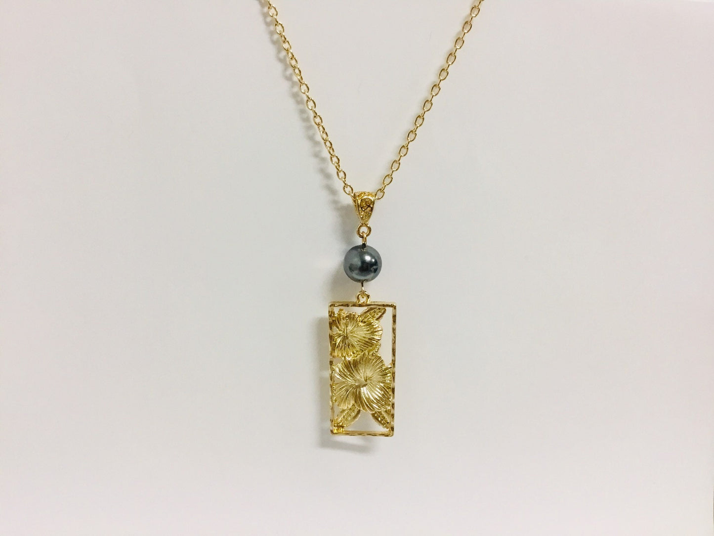 Hibiscus Flower Rectangle: Hamilton Gold Necklace with Shell Pearls