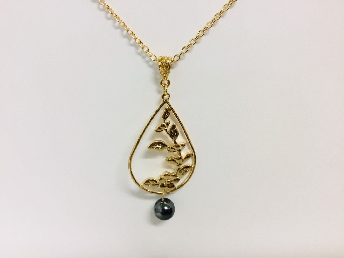 Tropical Flower Teardrop: Hamilton Gold Necklace with Shell Pearls