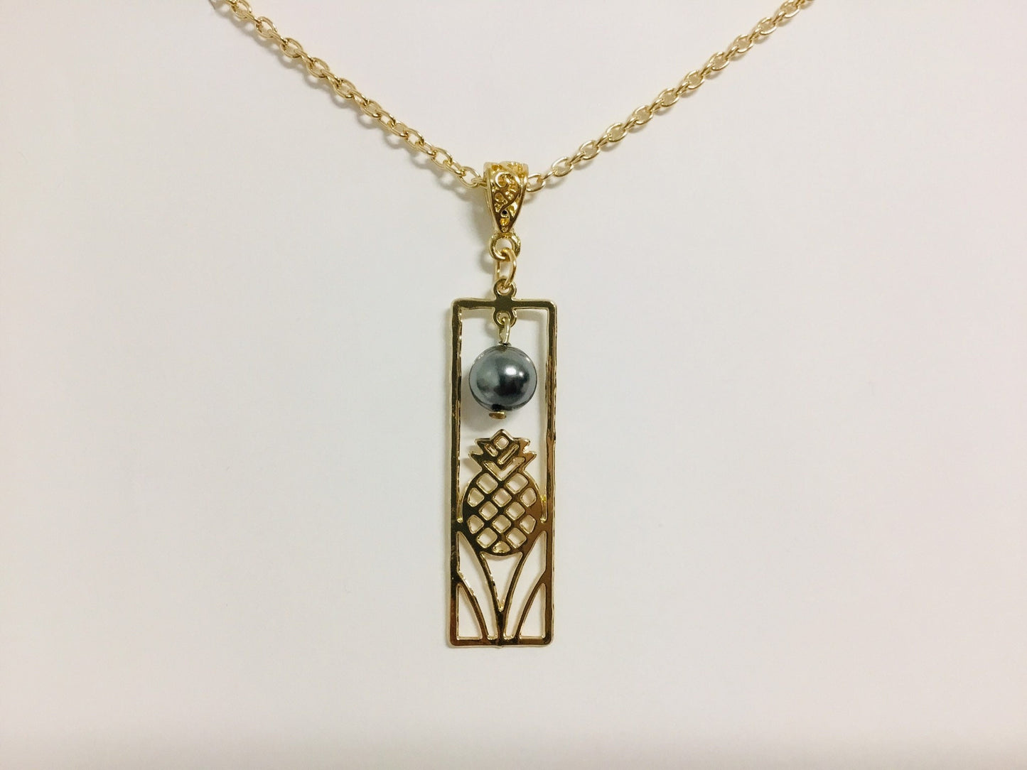 Hawaiian Small Pineapple Rectangle Design : Hamilton Gold Necklace with Shell Pearls