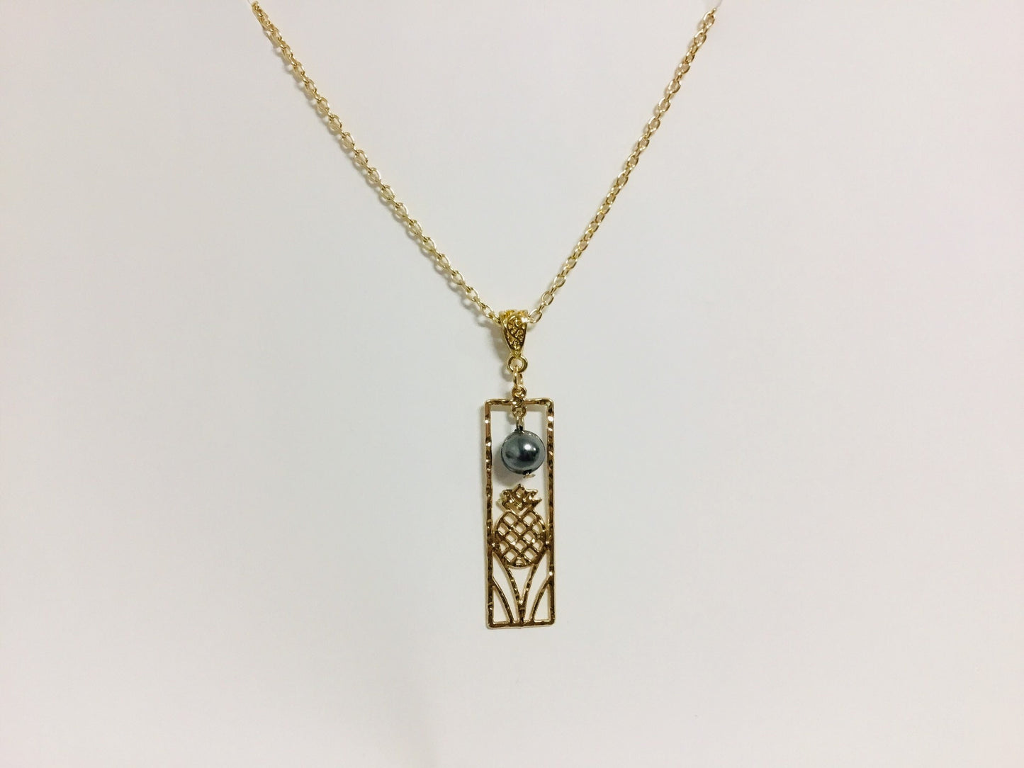 Hawaiian Small Pineapple Rectangle Design : Hamilton Gold Necklace with Shell Pearls