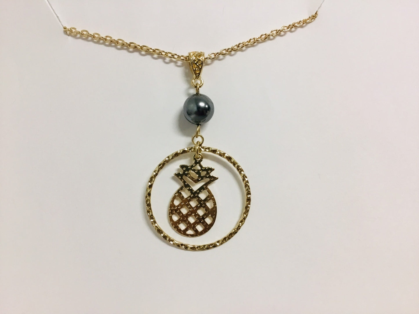 Hoop Pineapple : Hamilton Gold Necklace with Shell Pearls