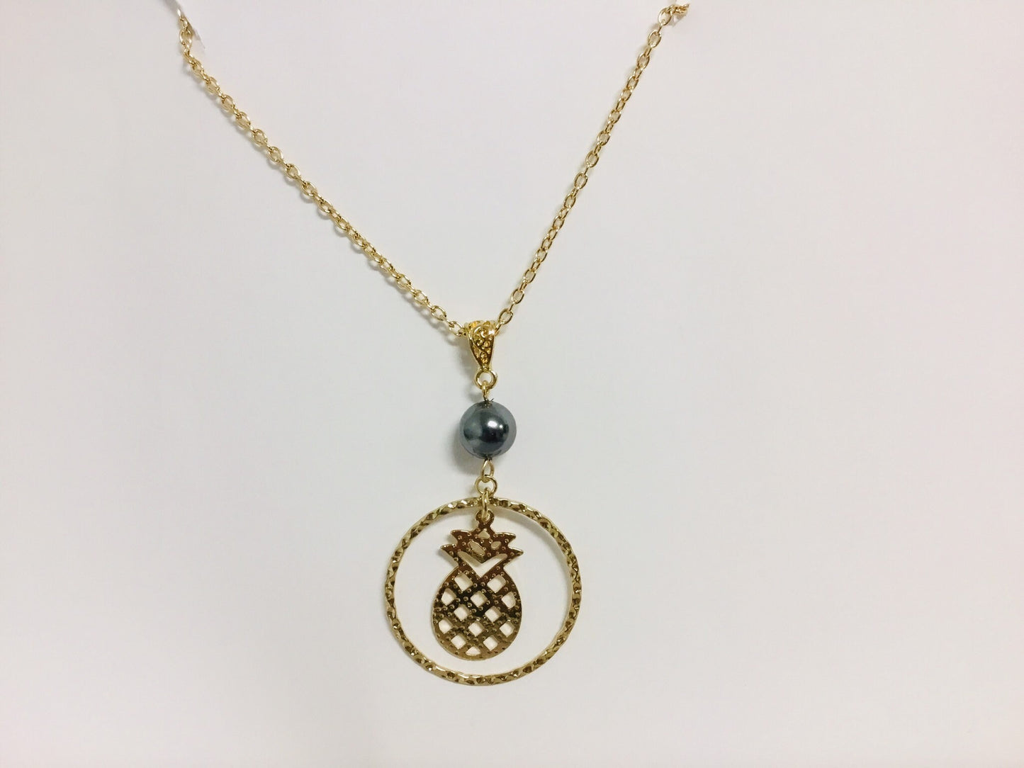 Hoop Pineapple : Hamilton Gold Necklace with Shell Pearls