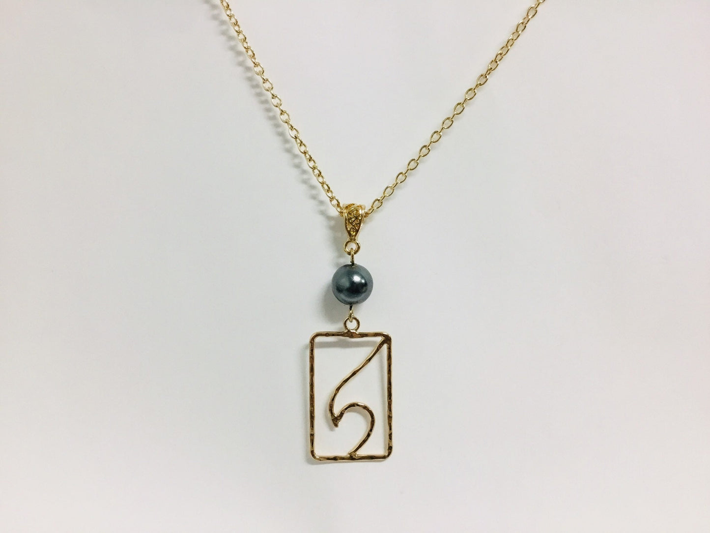 Rectangle Wave : Hamilton Gold Necklace with Shell Pearls