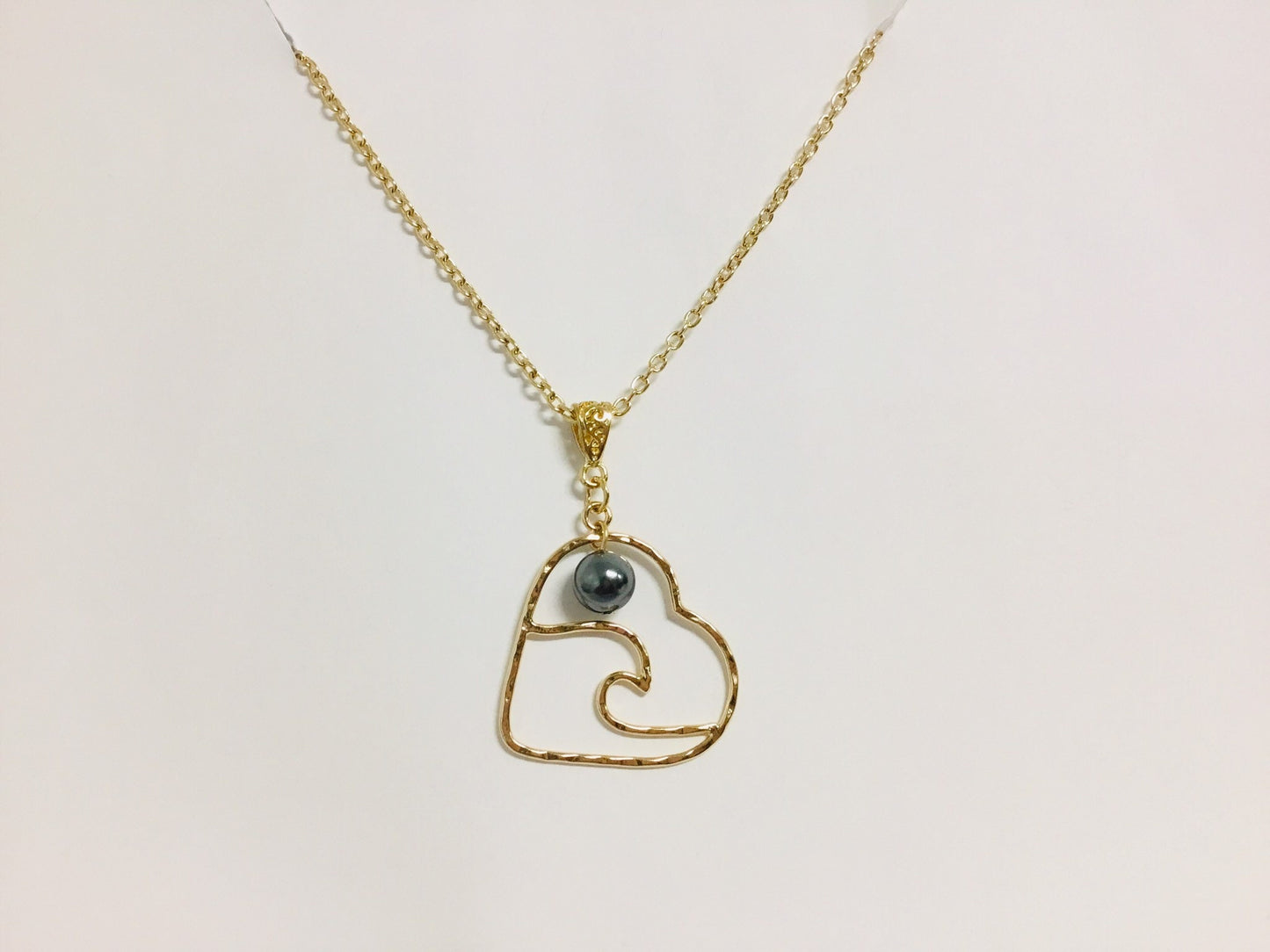 Heart Wave : Hamilton Gold Necklace with Shell Pearls