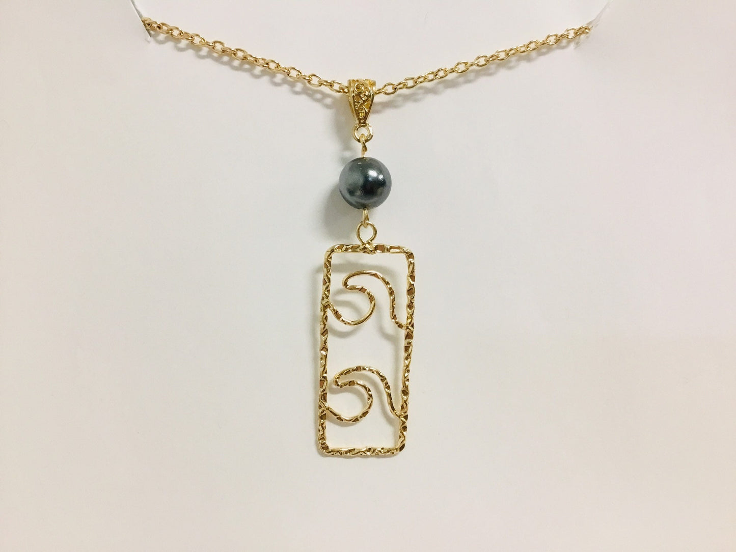 Double Wave : Hamilton Gold Necklace with Shell Pearls