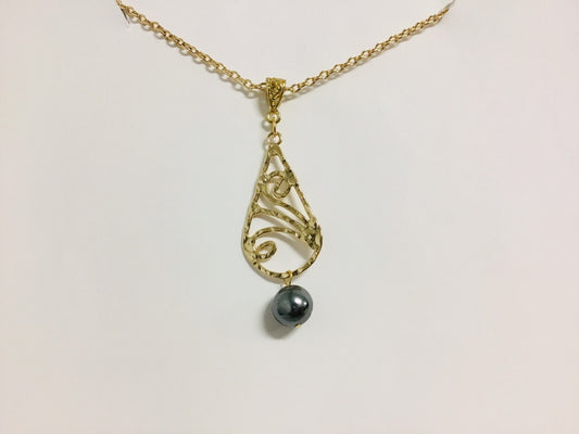 Teardrop Breeze/Wind Spiral : Hamilton Gold Necklace with Shell Pearls