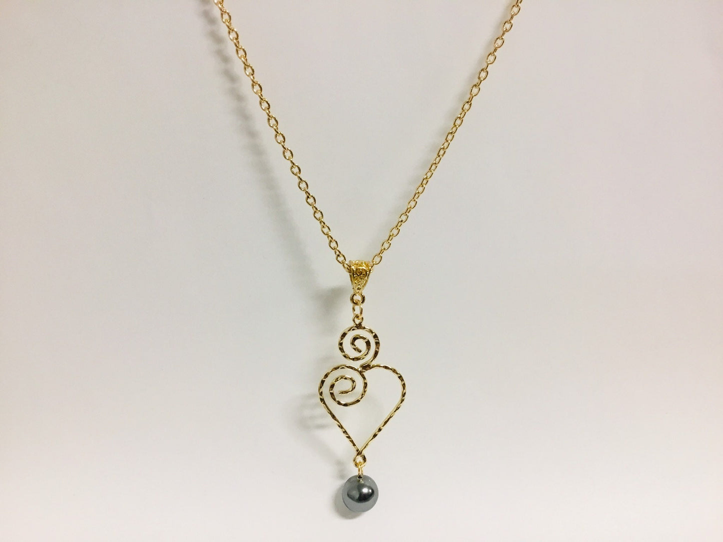 Oceans Wave Heart : Hamilton Gold Necklace with Shell Pearls