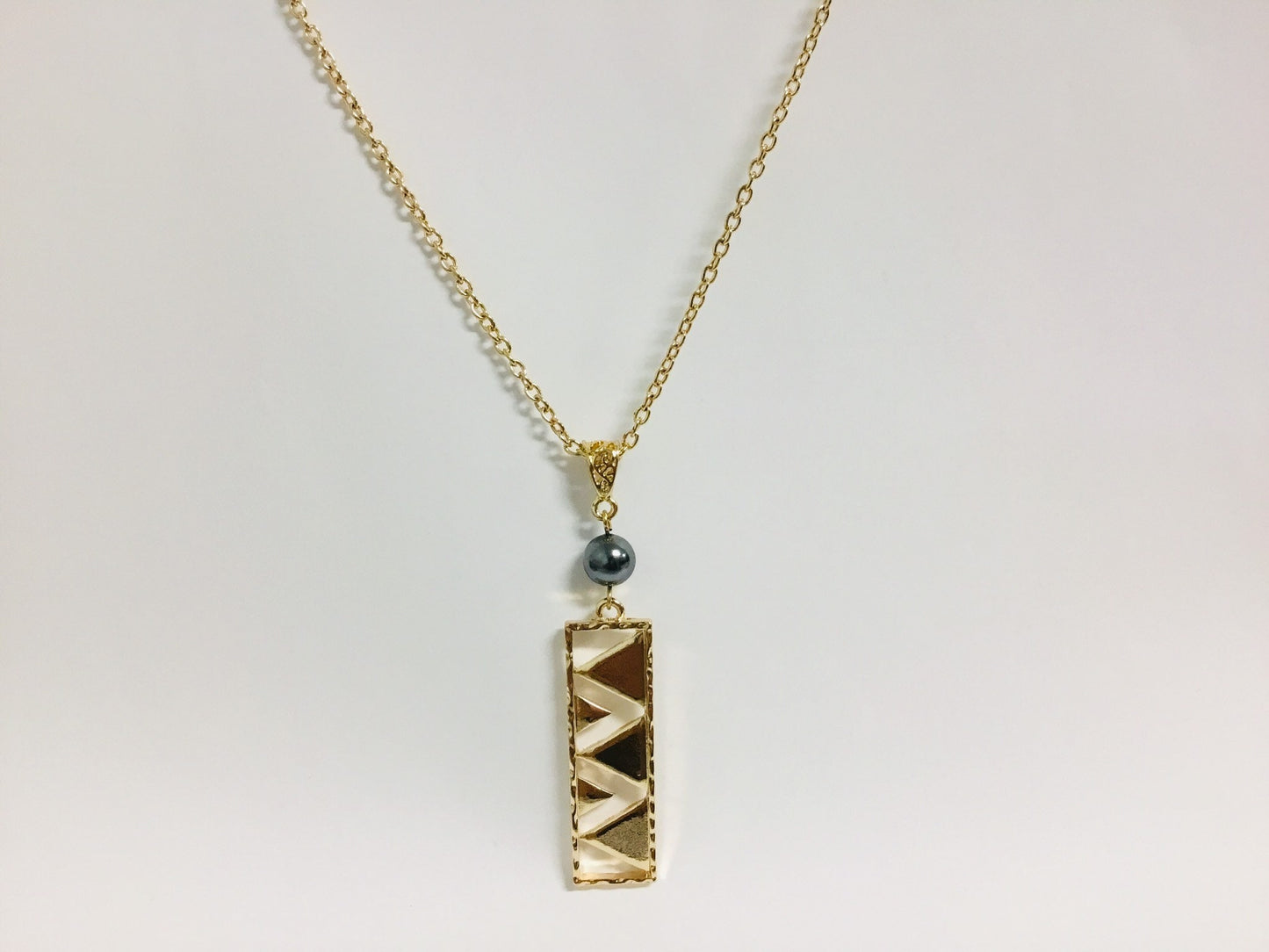 Mauna Kea: Hamilton Gold Necklace with Shell Pearls