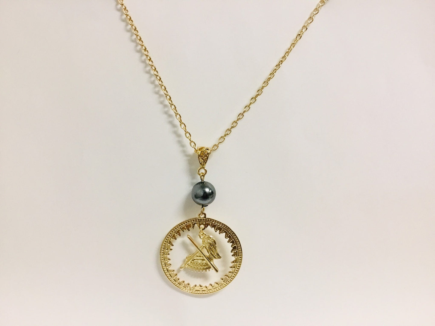 Samoa Seal : Hamilton Gold Necklace with Shell Pearls