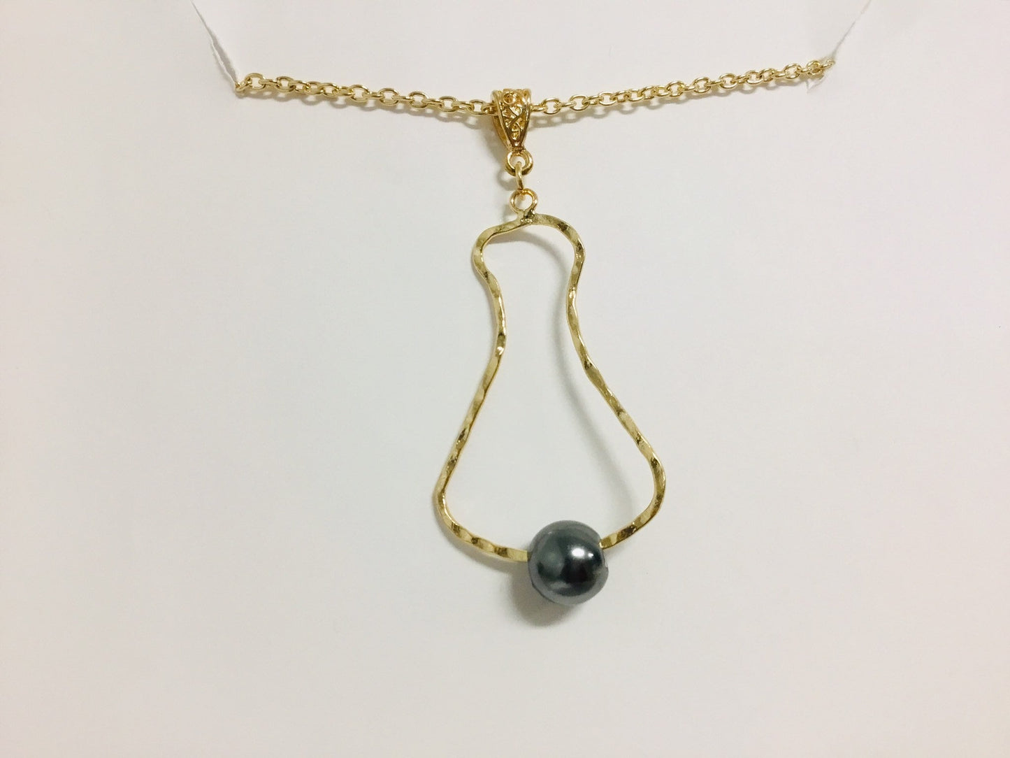 Hawaiian Poi Pounder : Hamilton Gold Necklace with Shell Pearls