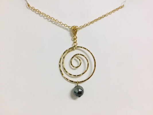 Piko Hoops : Hamilton Gold Necklace with Shell Pearls