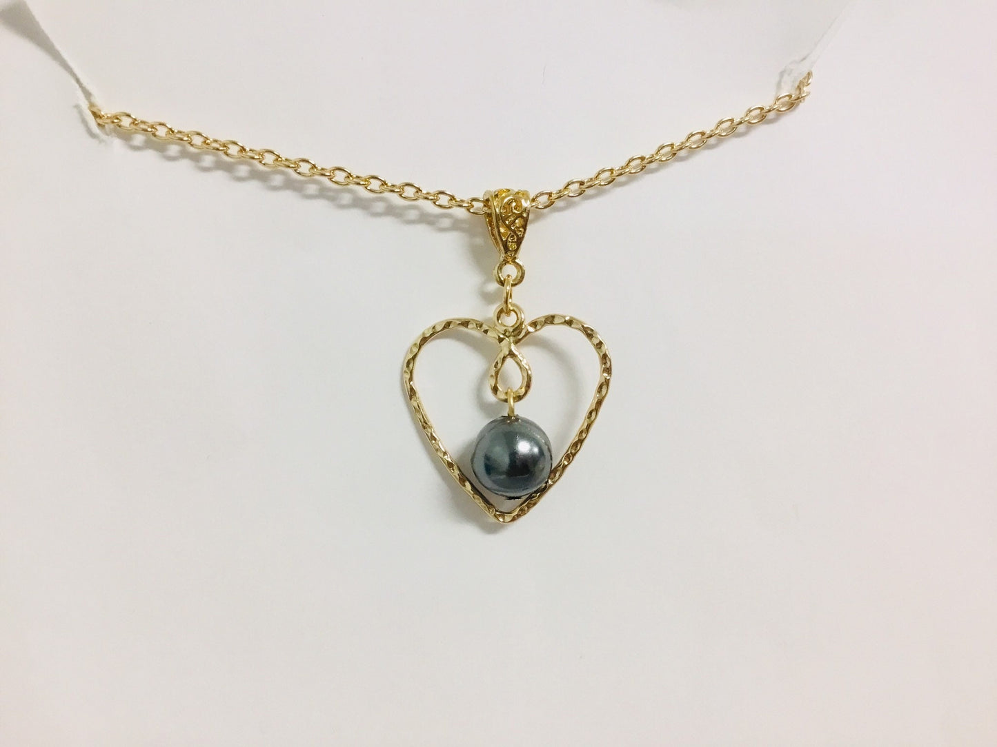 Golden Loop Heart : Hamilton Gold Necklace with Shell Pearls