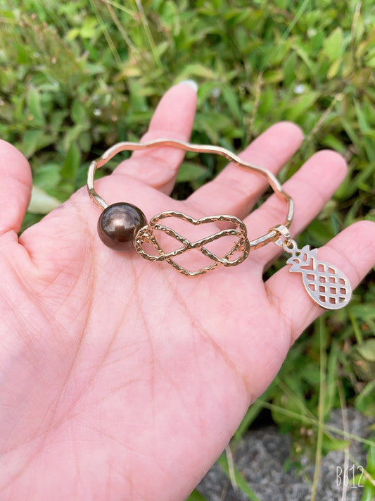 Heart Infinity Wavy Bangle with Pineapple Charm and Shell Brown Pearl