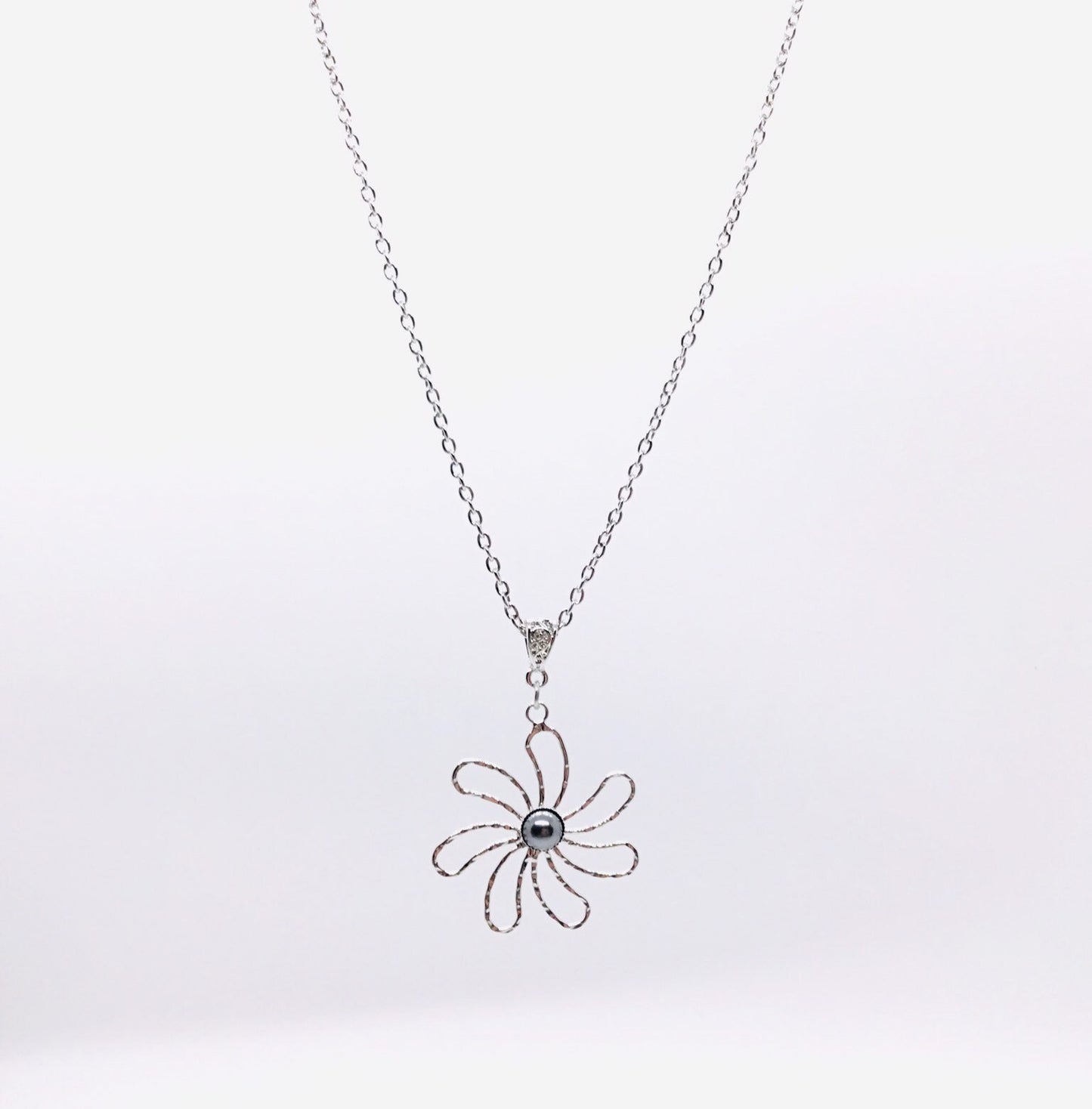 Tropical Tiare Flower : Hamilton Silver Necklace with Black Shell Pearls