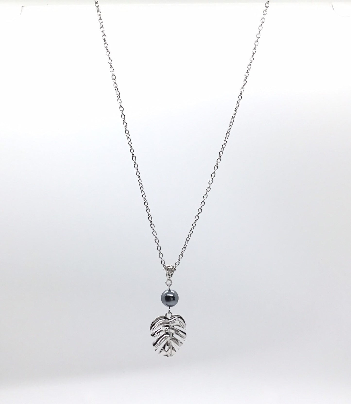 Small Monstera : Hamilton Silver Necklace with Shell Pearls