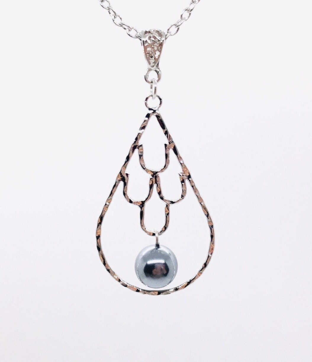 Mermaid Scales Teardrop : Hamilton Silver Necklace with Shell Pearls