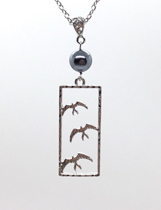 Iwa Birds : Hamilton Silver Necklace with Shell Pearls