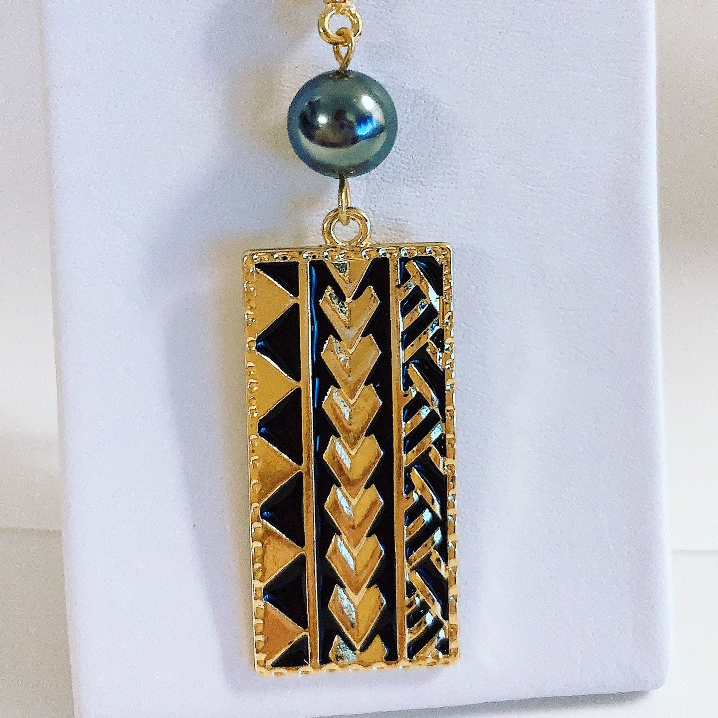 Mauna Kea Black Tribal Rectangle: Hamilton Gold Necklace with Shell Pearls