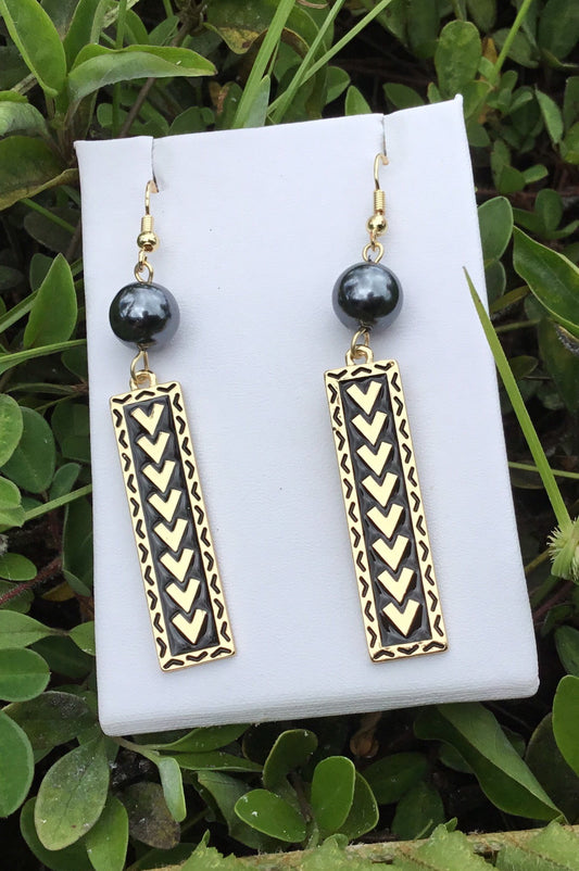 Somoa Tribal Design: Hamilton Gold Earring with  Shell Pearls