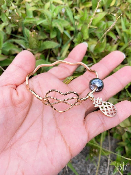 Heart Infinity Wavy Bangle with Pineapple Charm and Shell Black Pearl