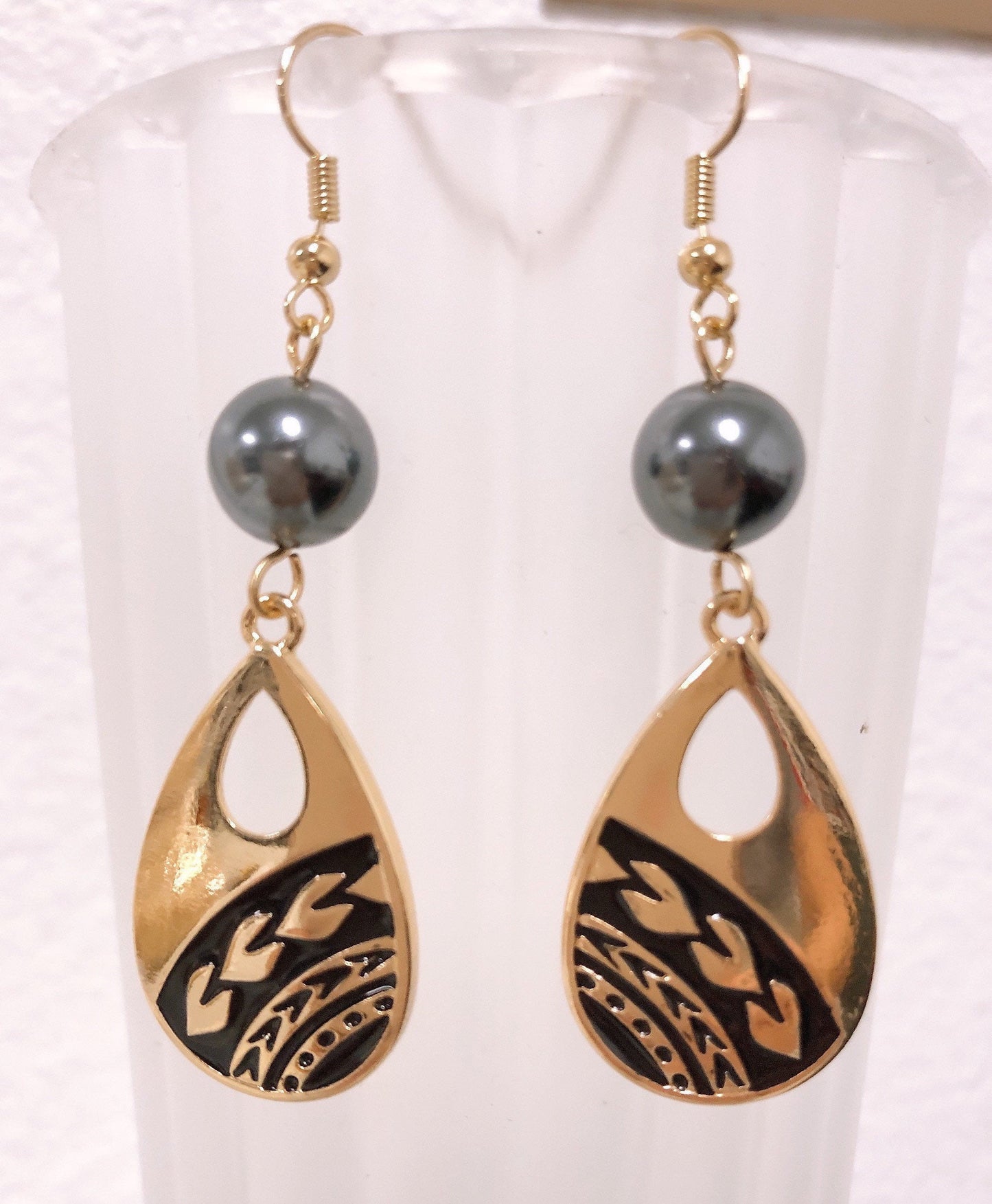 Mauna Kea Black Tribal: Hamilton Gold Earring with  Shell Pearls