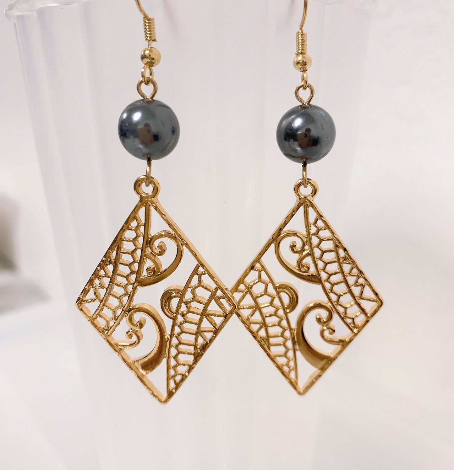 Wind Wave Tribal Design : Hamilton Gold Earring with  Shell Pearls