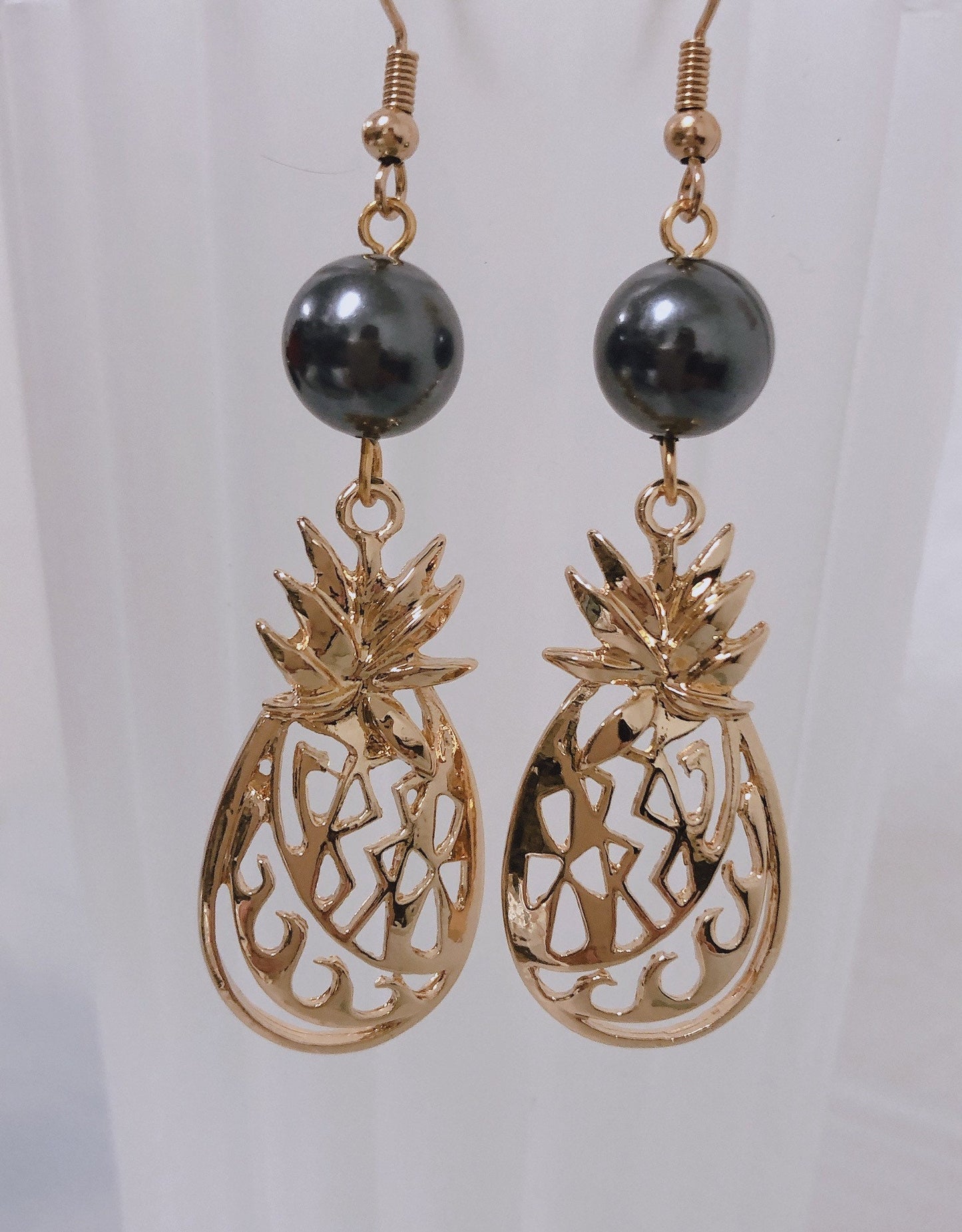 Hawaiian Pineapple: Hamilton Gold Earring with Shell Pearls