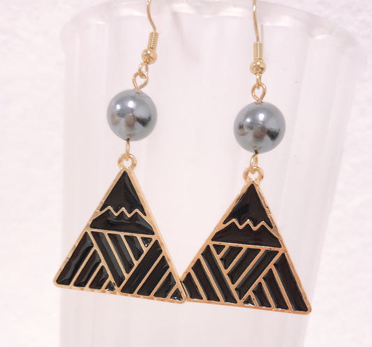 Mauna Kea Tribal : Hamilton Gold Earring with  Shell Pearls