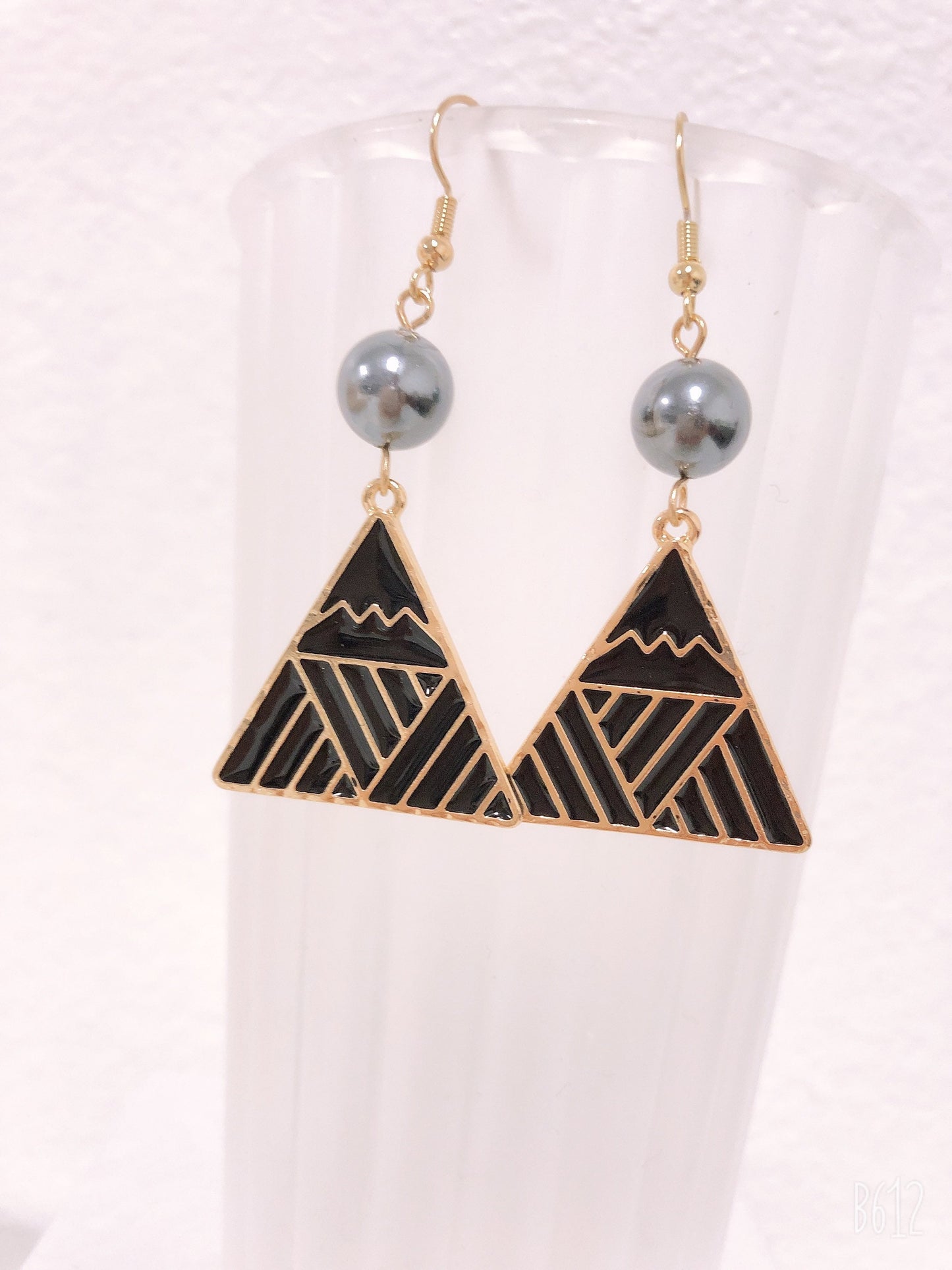 Mauna Kea Tribal : Hamilton Gold Earring with  Shell Pearls