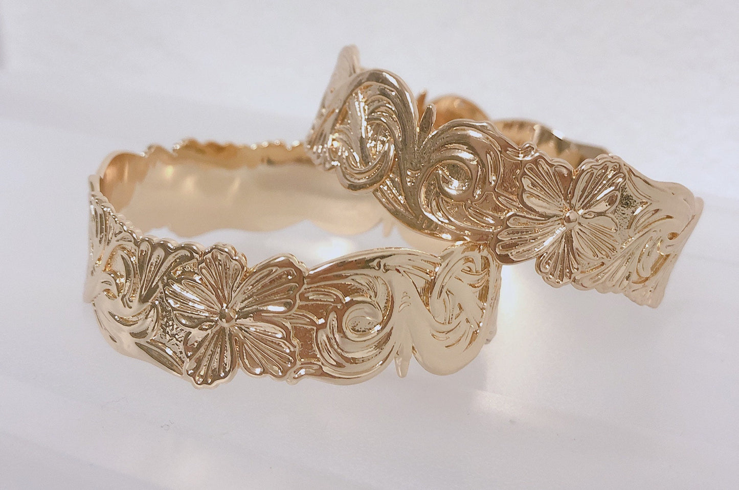 20mm HIBISCUS Flower Hawaiian Hamilton Gold Bracelet