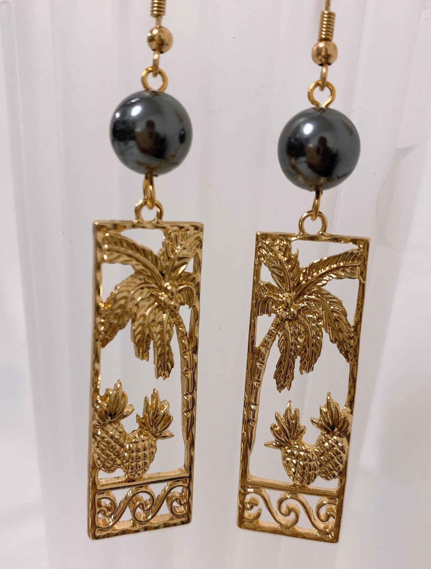 Hawaiian palm tree and pineapple : Hamilton Gold Earring with  Shell Pearls