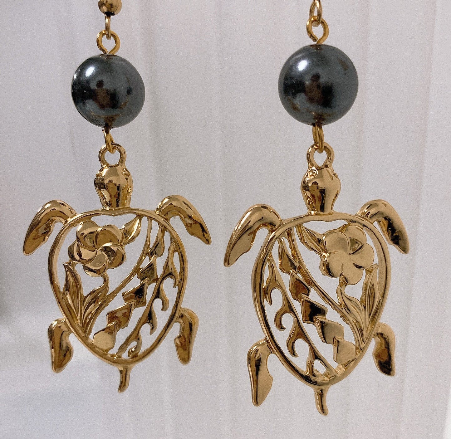 Hawaiian Plumeria Honu Turtle Tribal : Hamilton Gold Earring with Shell Pearls